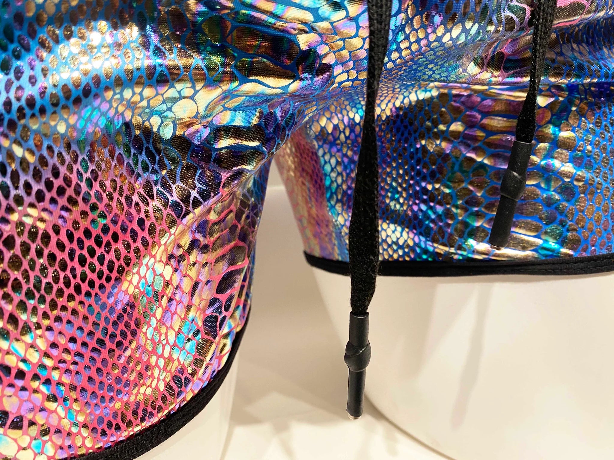 METALLIC SNAKE POCKET SHORTS