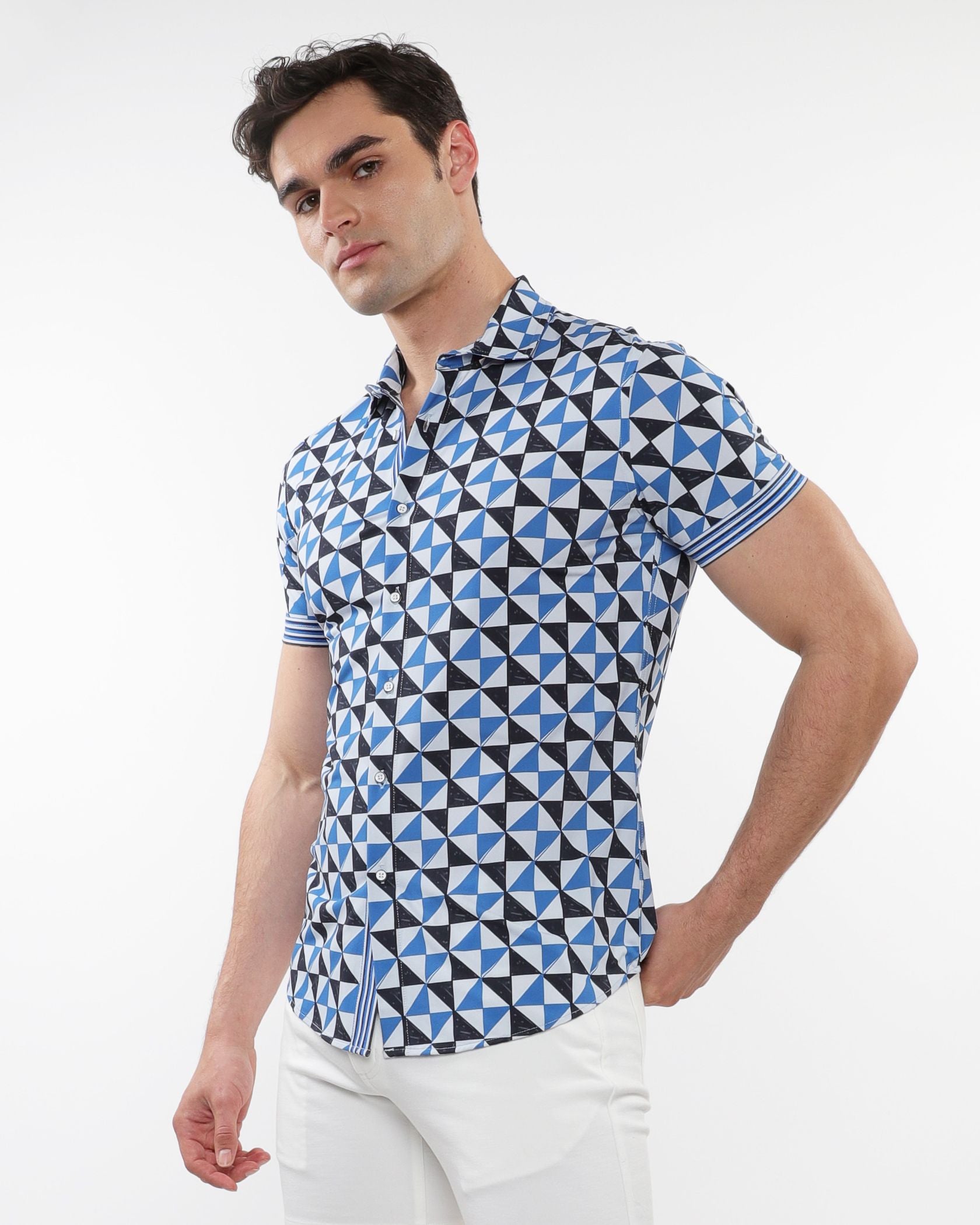 TRIANGLES PRINTED PERFORMANCE S/S SHIRT