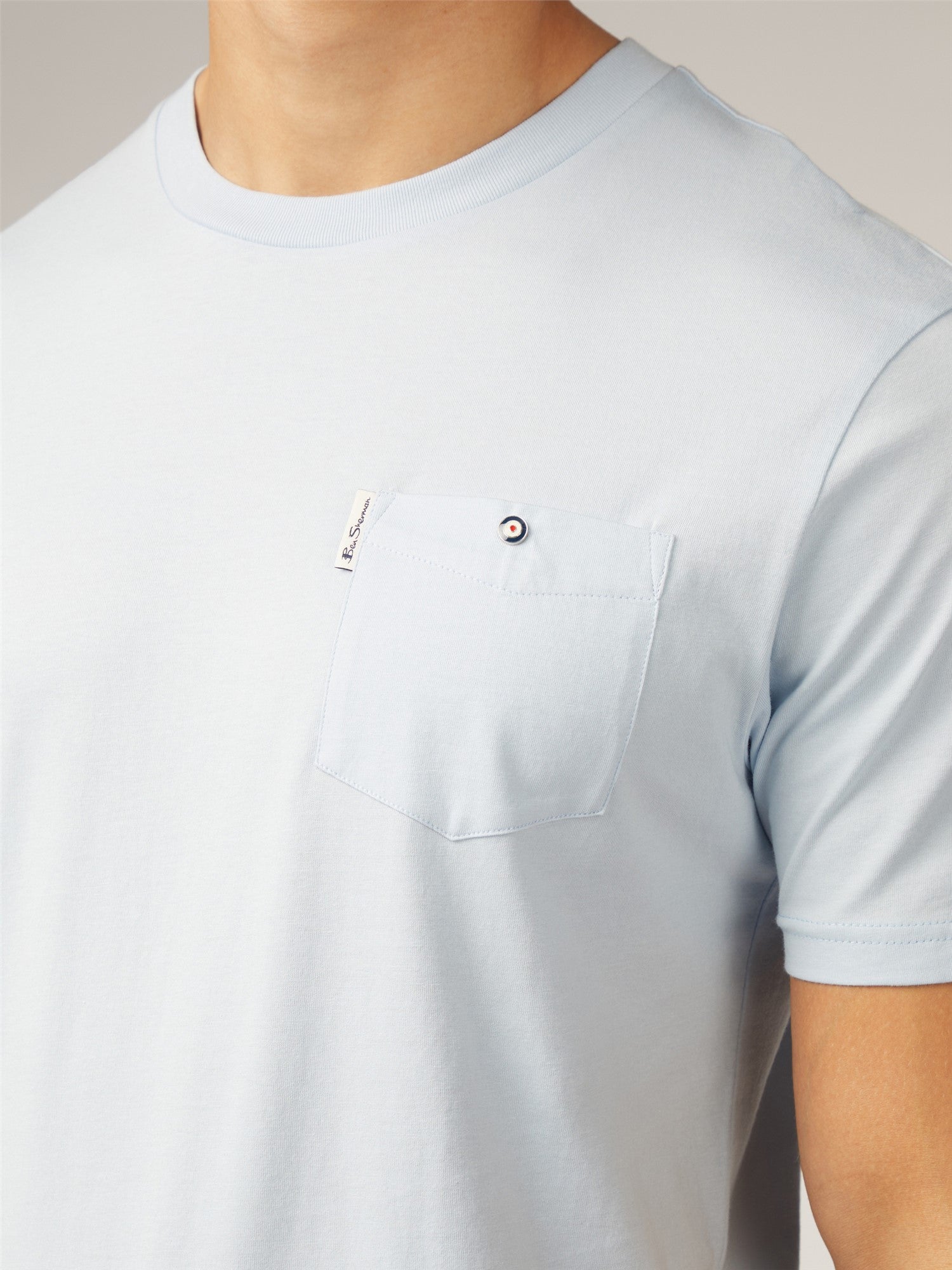 SIGNATURE T-SHIRT WITH CHEST POCKET
