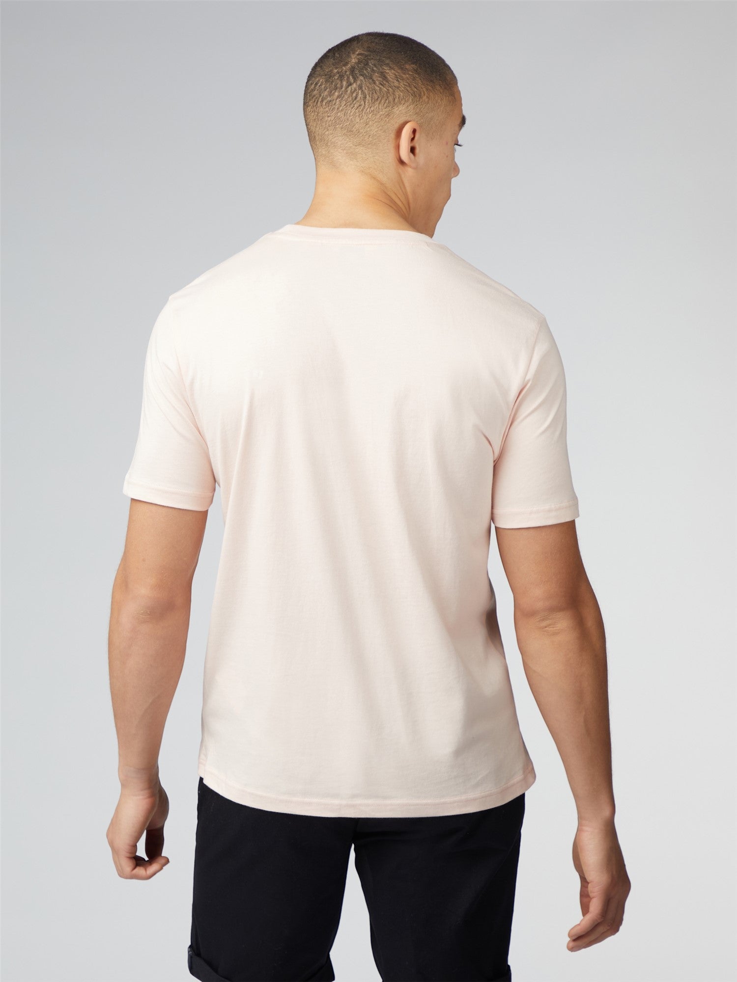 SIGNATURE T-SHIRT WITH CHEST POCKET