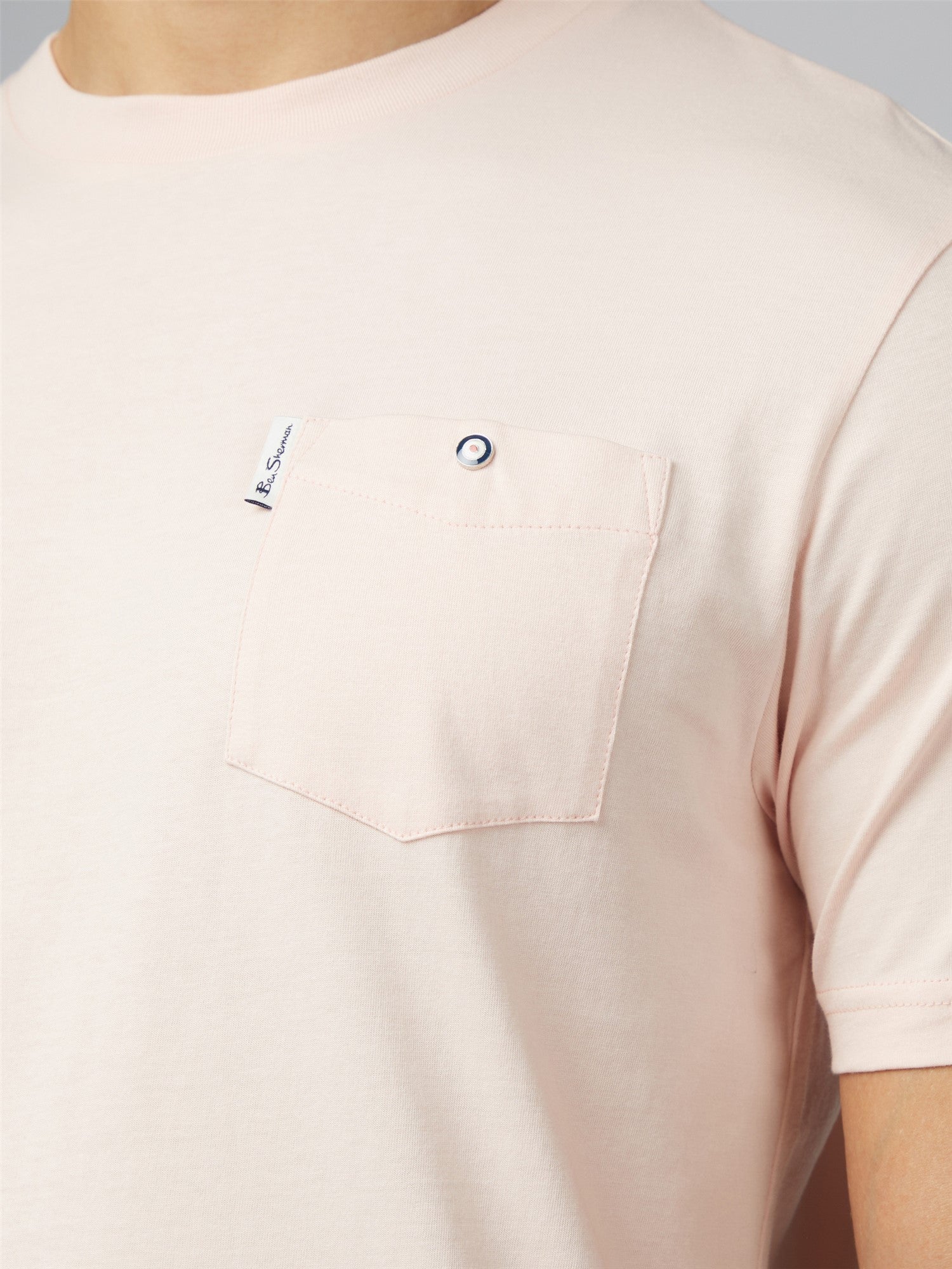 SIGNATURE T-SHIRT WITH CHEST POCKET