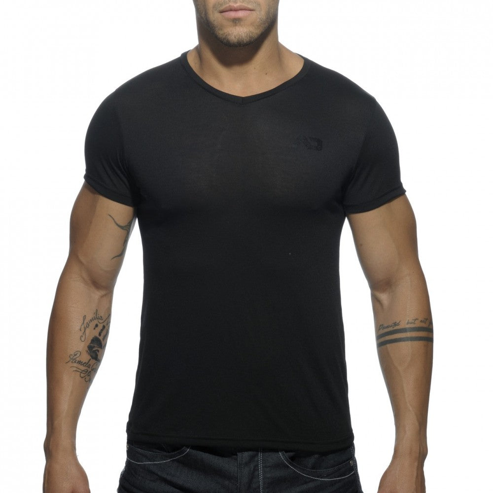 BASIC V-NECK T-SHIRT