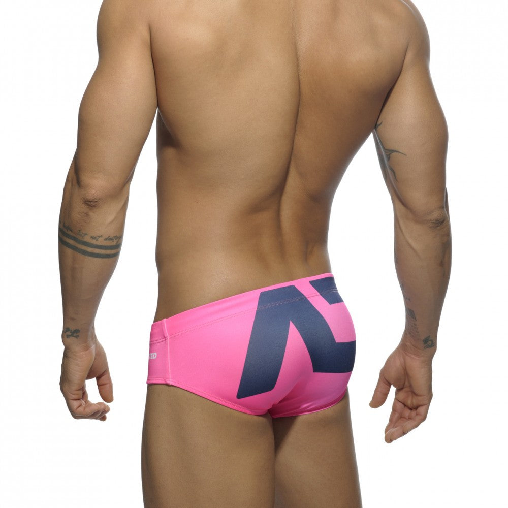 EXTRA-LARGE LOGO BRIEF