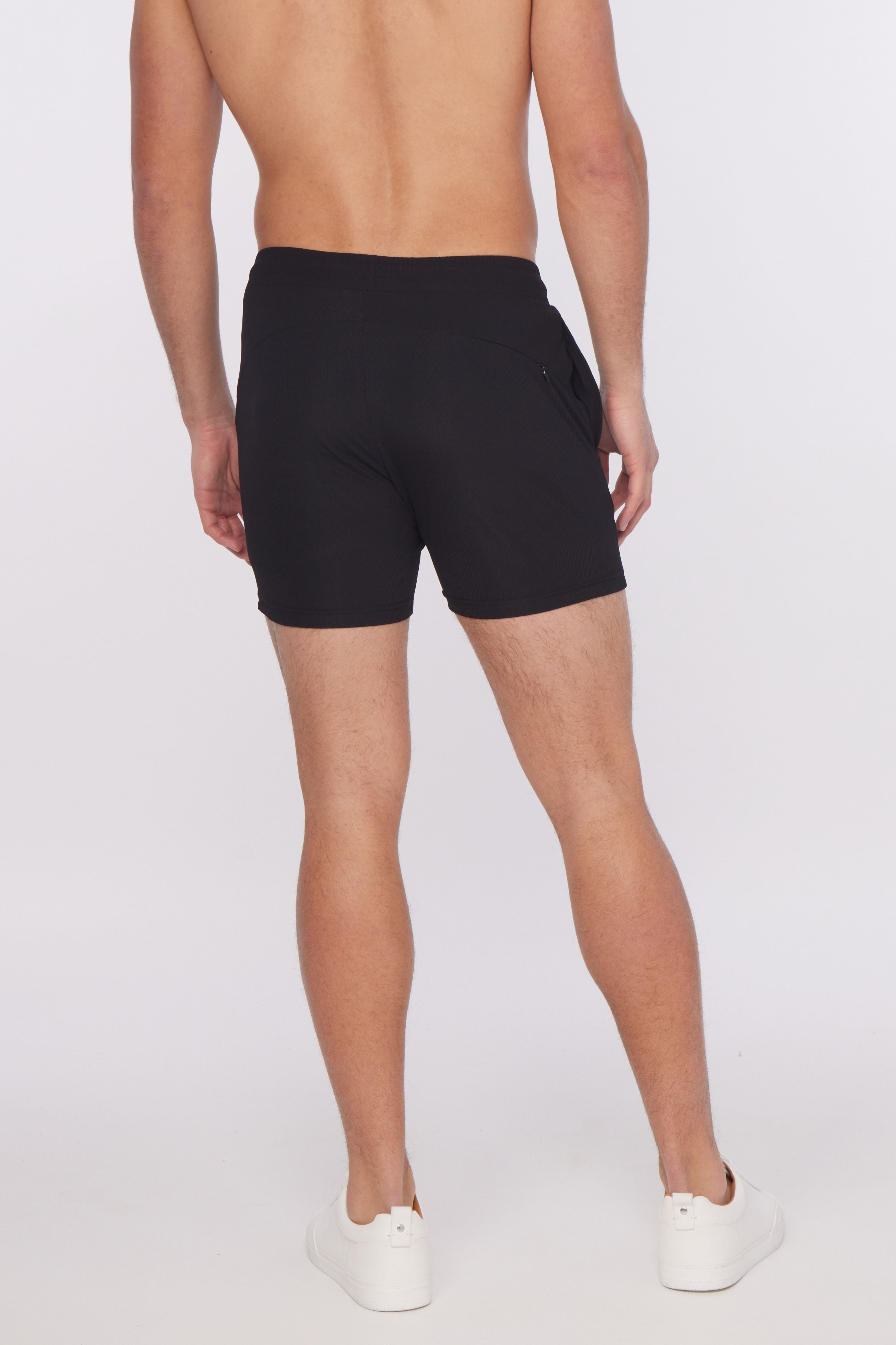 TEXTURED STRETCH PERFORMANCE SHORT