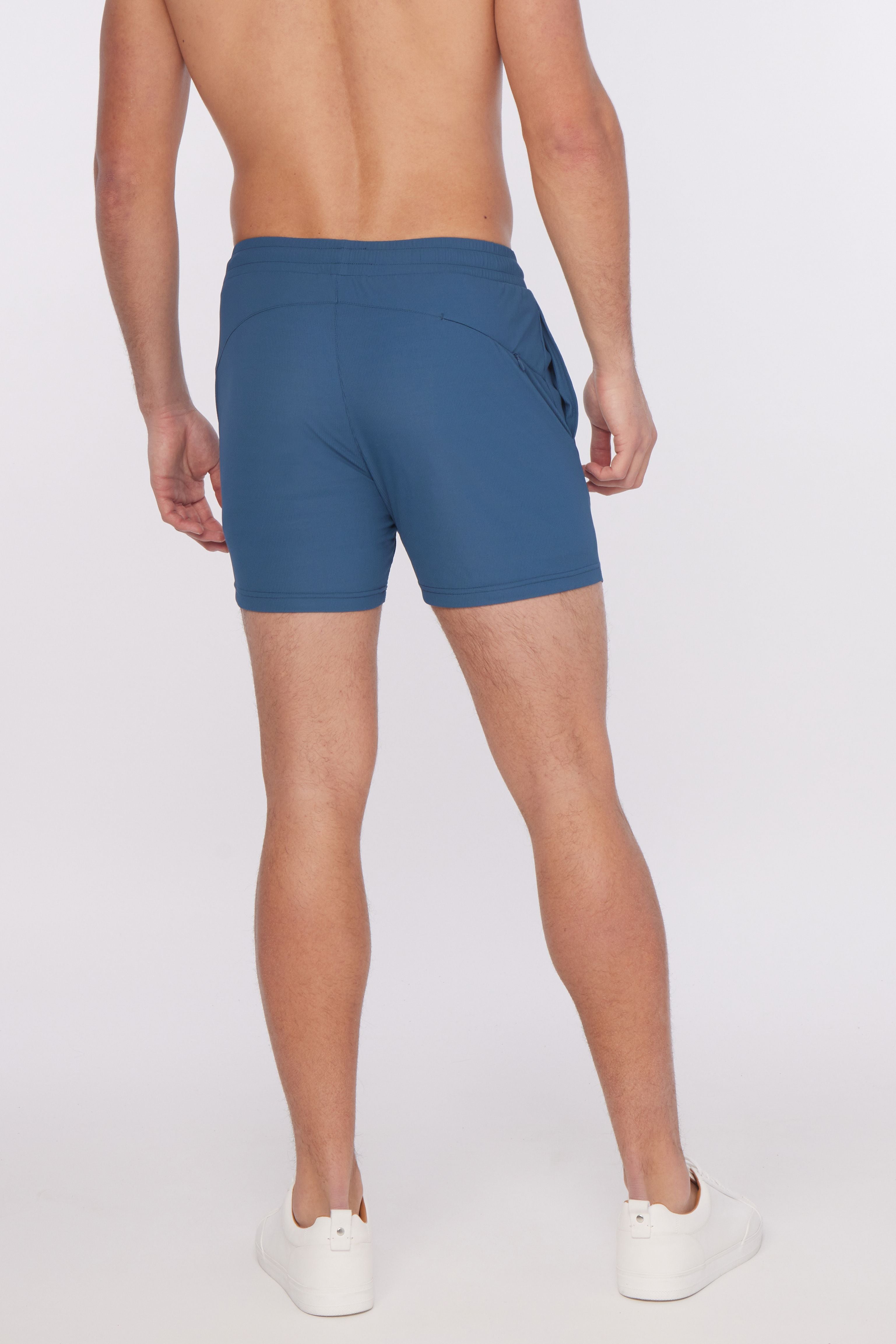 TEXTURED STRETCH PERFORMANCE SHORT